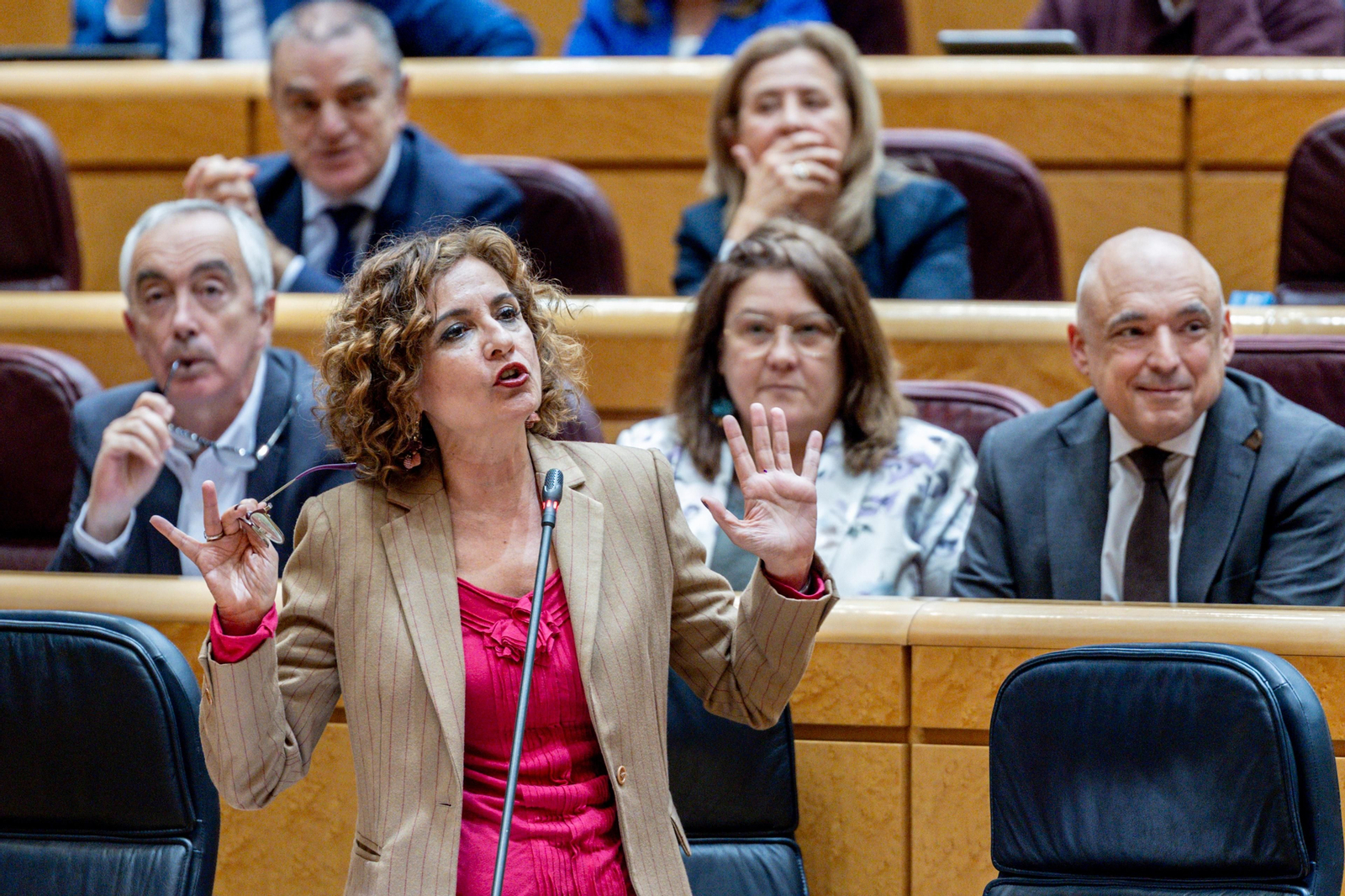 La vicepresidenta primera y ministra de Hacienda, María Jesús Montero, durante una sesión de control al Gobierno, en el Senado, a 22 de abril de 2025, en Madrid (España).