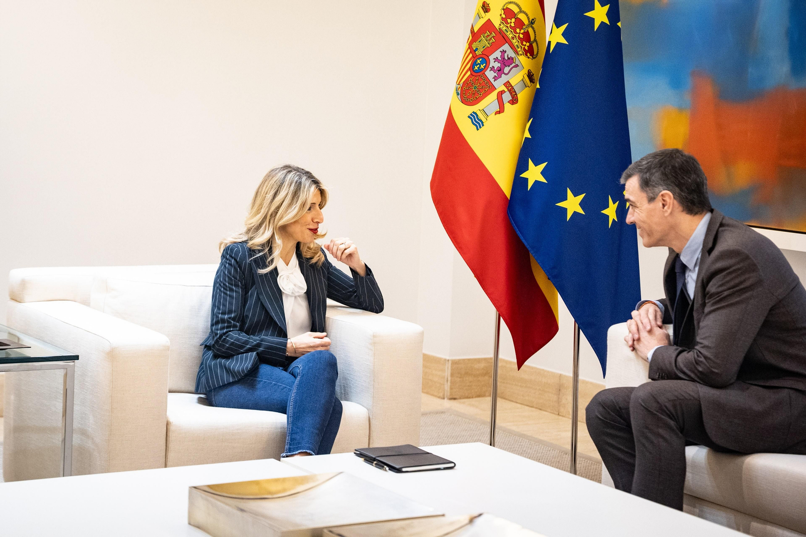 Archivo - El presidente del Gobierno, Pedro Sánchez y la vicepresidenta segunda y ministra de Trabajo, Yolanda Díaz, durante una reunión en el Complejo de La Moncloa, a 11 de marzo de 2025, en Madrid (España).