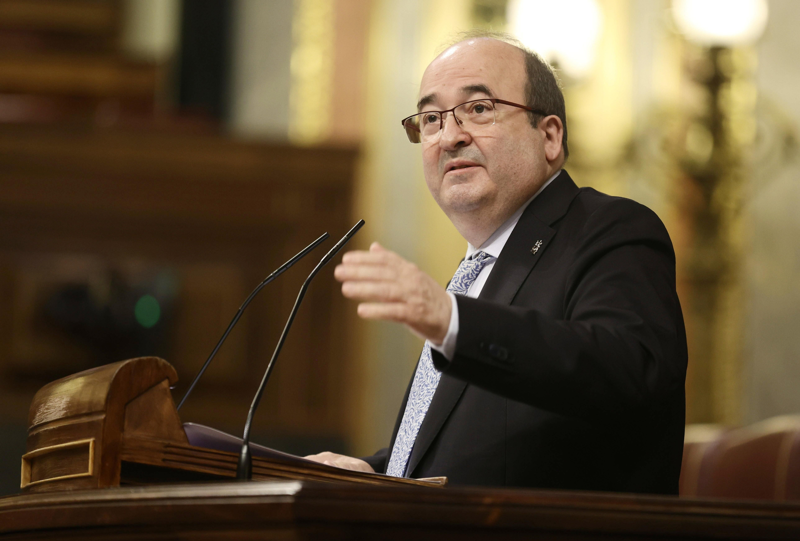 El ministro de Cultura y Deporte, Miquel Iceta, interviene en una sesión plenaria en el Congreso de los Diputados, a 17 de marzo de 2022, en Madrid (España)