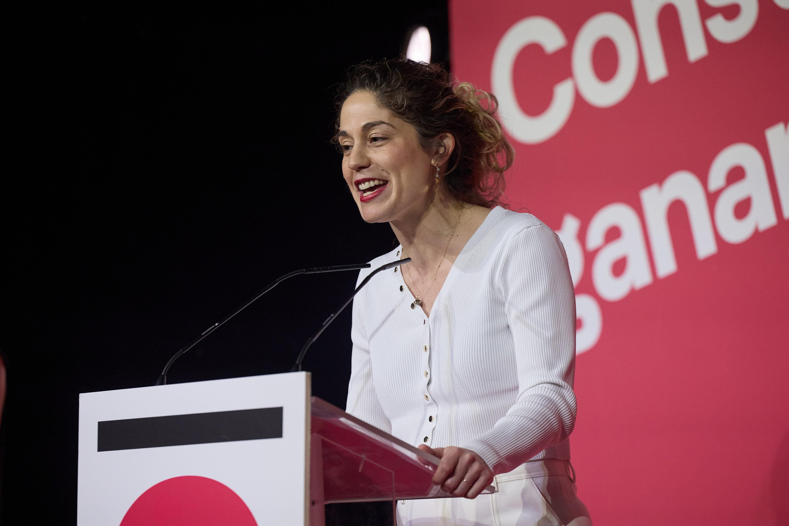 La nueva coordinadora general de Sumar, Lara Hernández, interviene durante la clausura de la Asamblea Estatal de Sumar, en el Teatro Alcázar, a 30 de marzo de 2025, en Madrid (España).