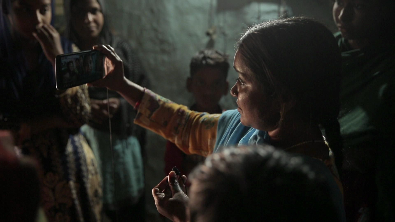 Un periódico de mujeres de la India rural se cuela en los Óscar, a disgusto