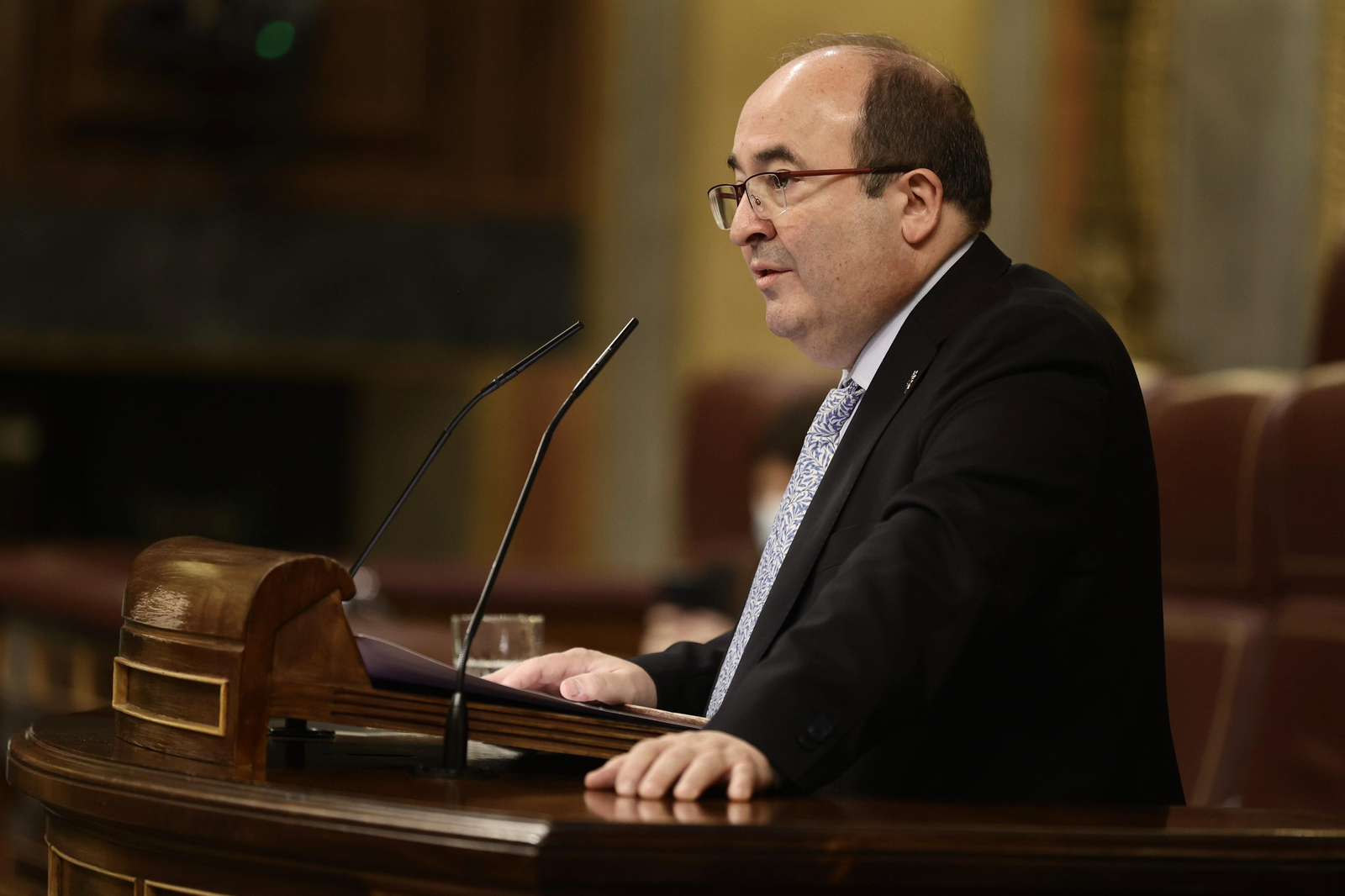 El ministro de Cultura y Deporte, Miquel Iceta, interviene en una sesión plenaria en el Congreso de los Diputados, a 17 de marzo de 2022, en Madrid (España)