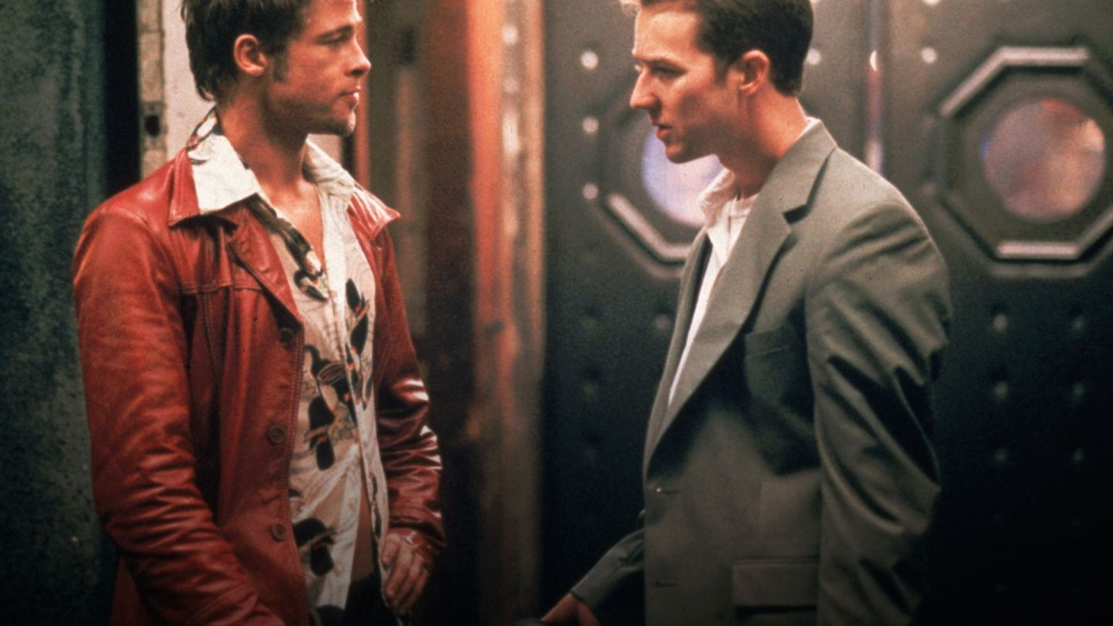 Ahora una cuestión de etiqueta; cuando pase, ¿quieres que te ofrezca el culo, o la bragueta?