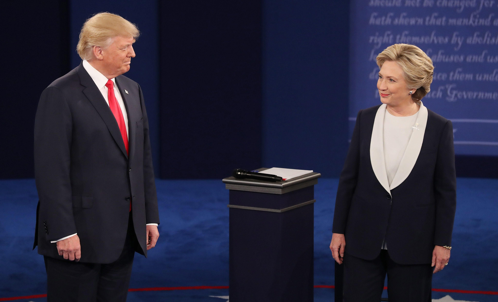 Trump demanda a Clinton por un presunto complot para vincularlo con Rusia