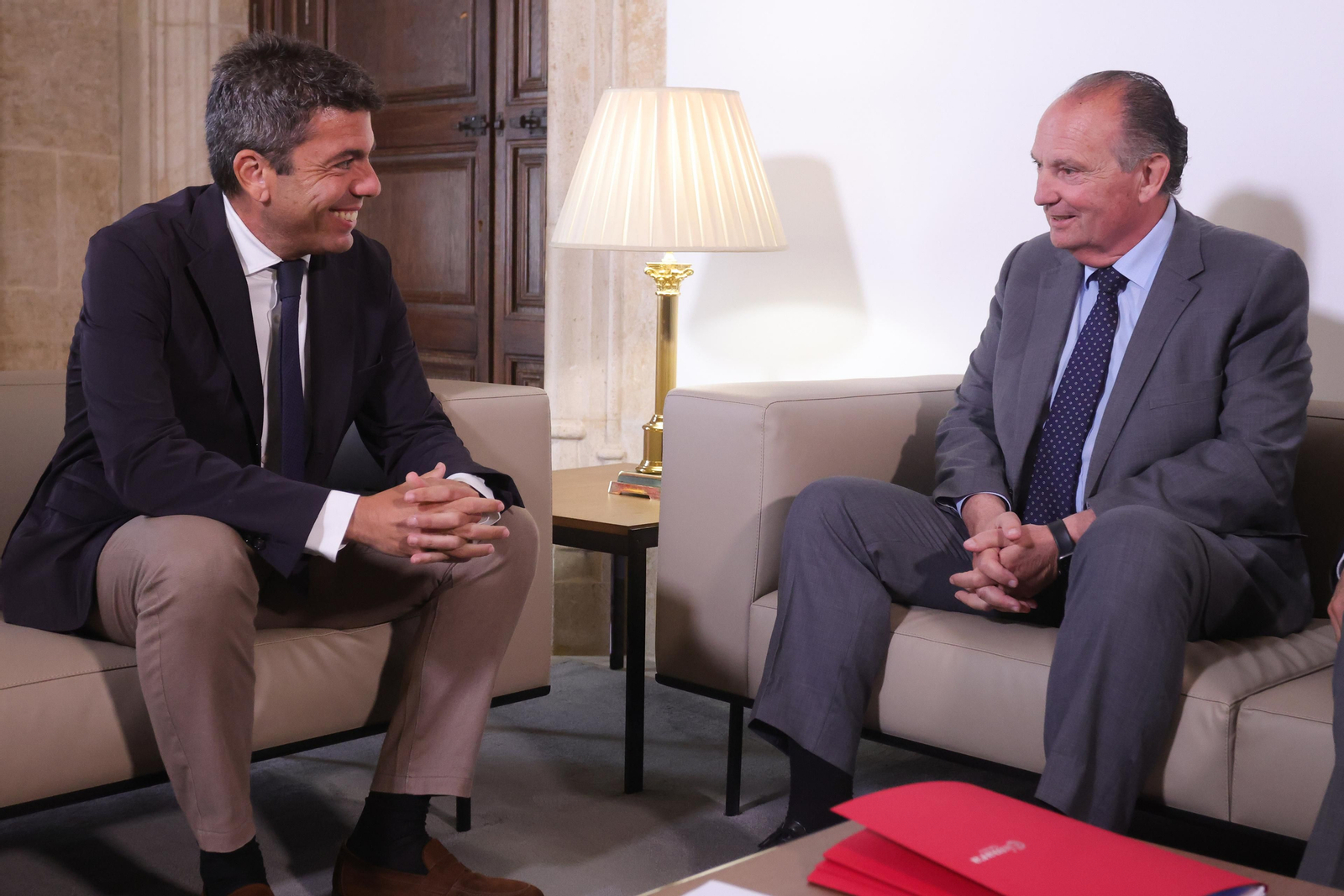 Mazón se reúne con el presidente del Consejo de Cámaras de Comercio de la Comunitat, José Vicente Morata