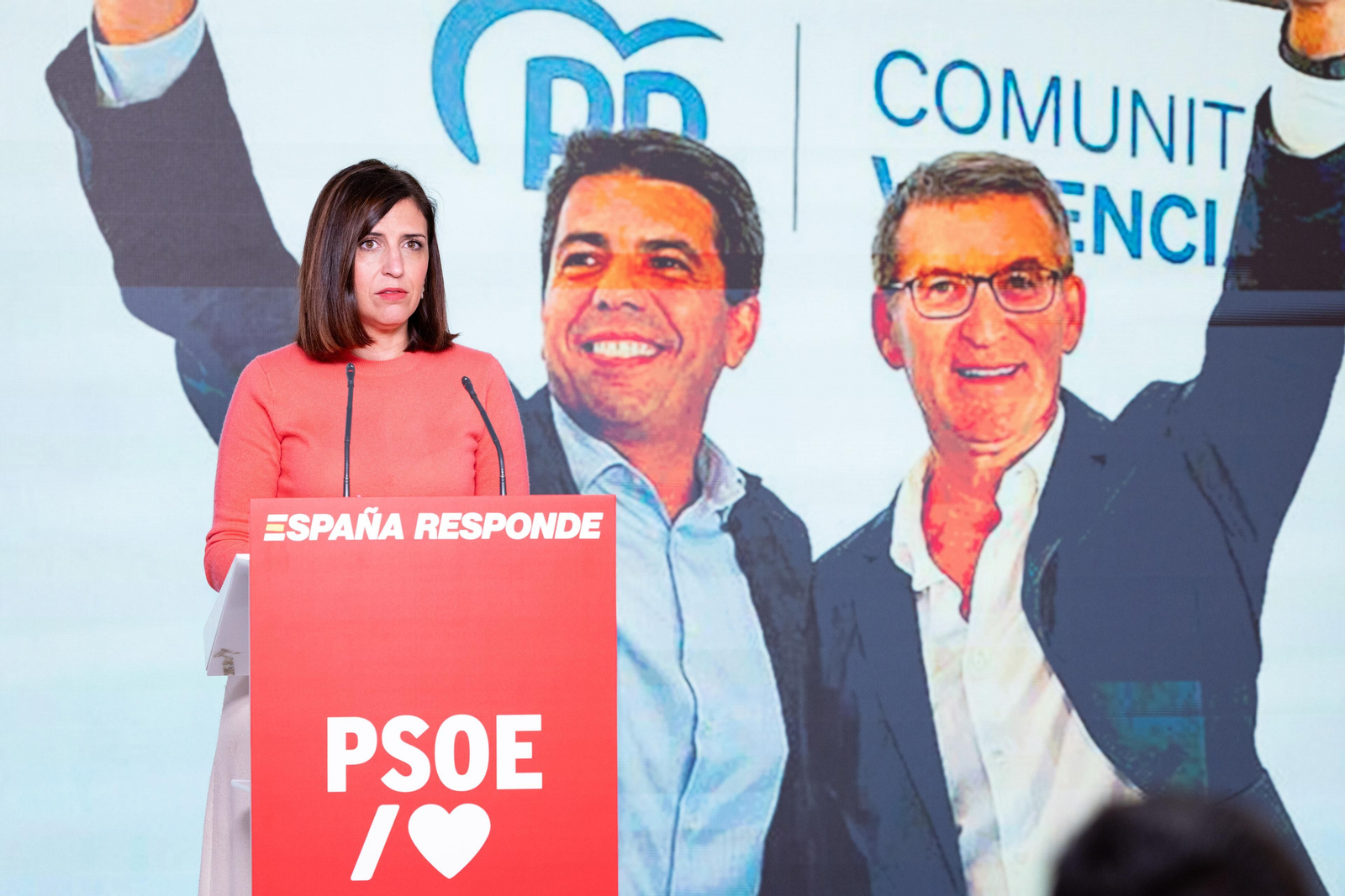 La portavoz del PSOE, Esther Peña, en una rueda de prensa en Ferraz.