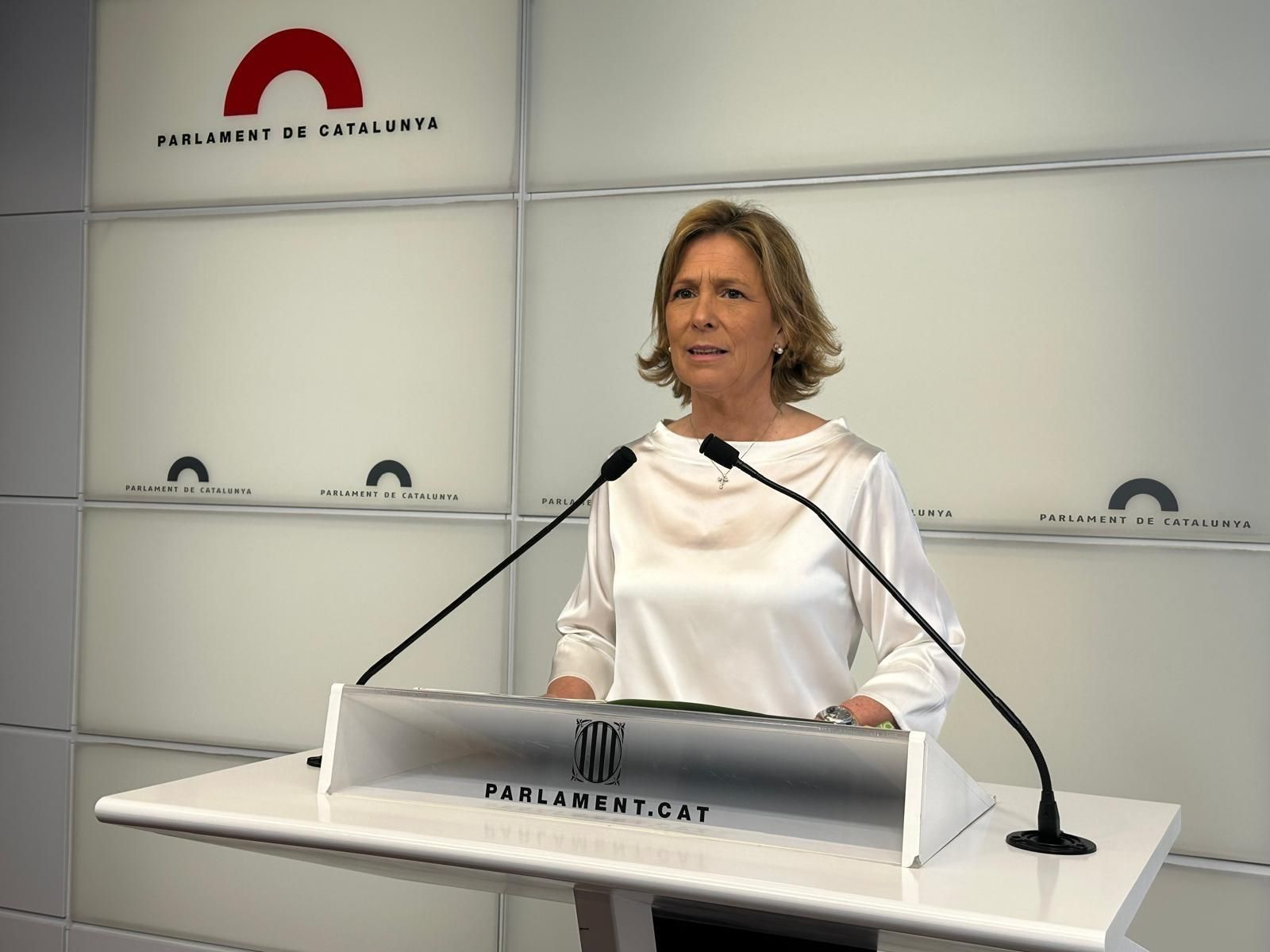 La diputada de Vox en el Parlament Maria Elisa García Fuster en rueda de prensa.