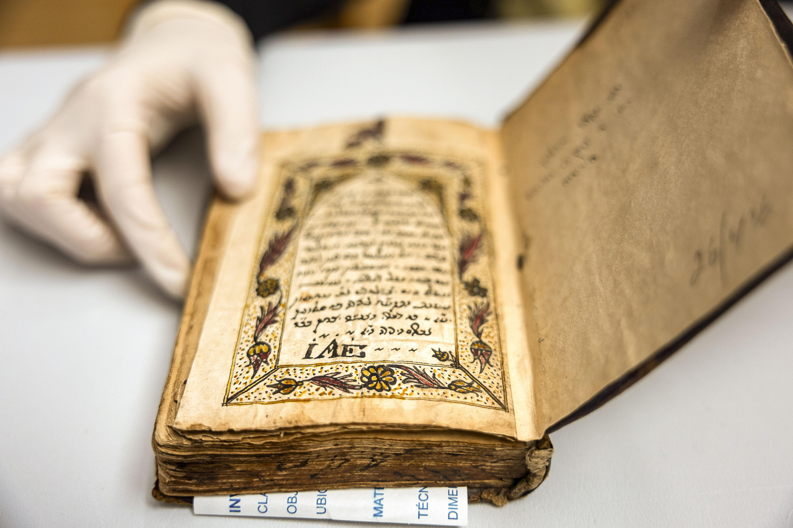 El tesoro bibliográfico del Museo Sefardí: un fondo de 20.000 piezas desde el siglo XVI