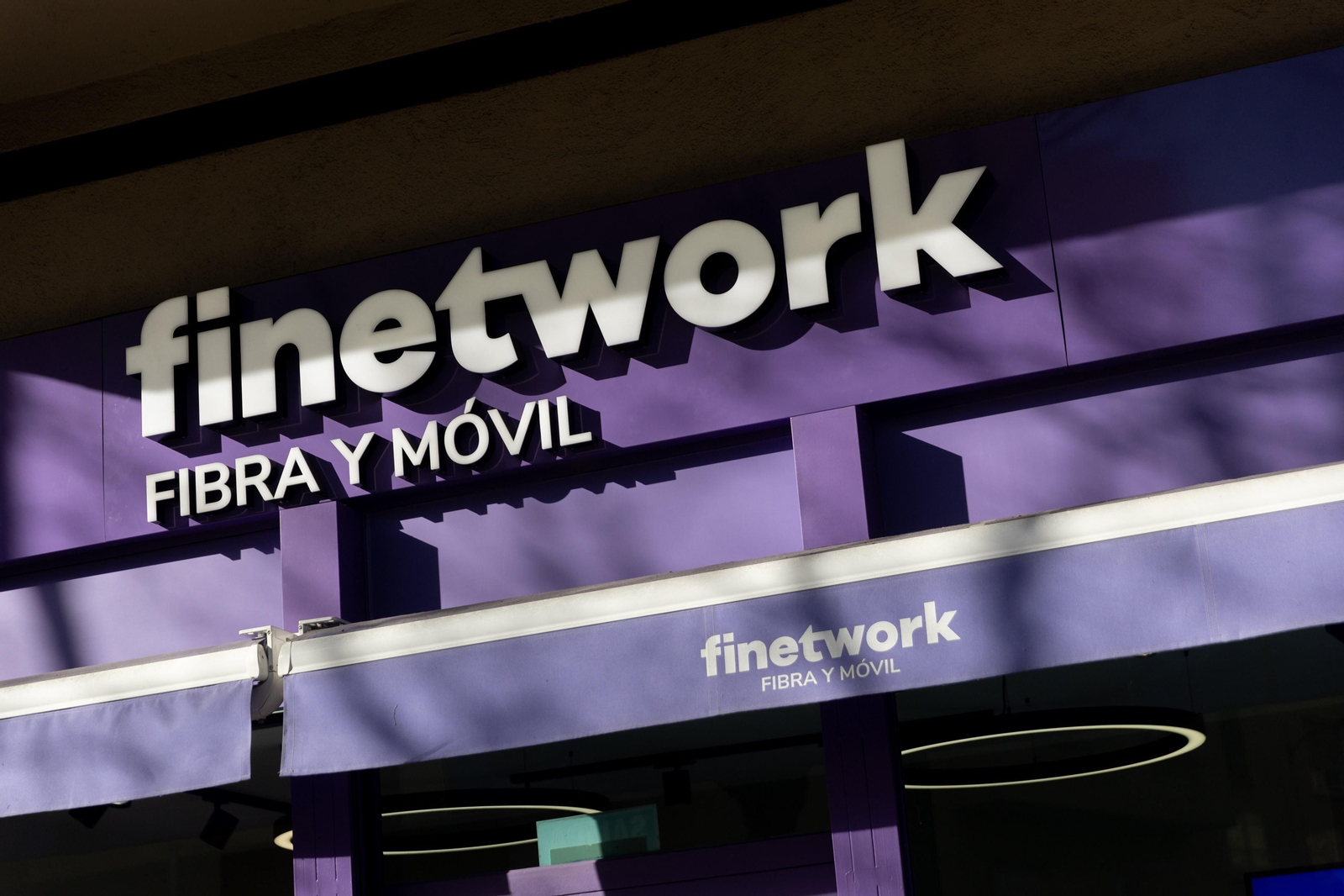 Archivo - Fachada de una tienda de Finetwork, a 2 de enero de 2025, en Madrid (España).