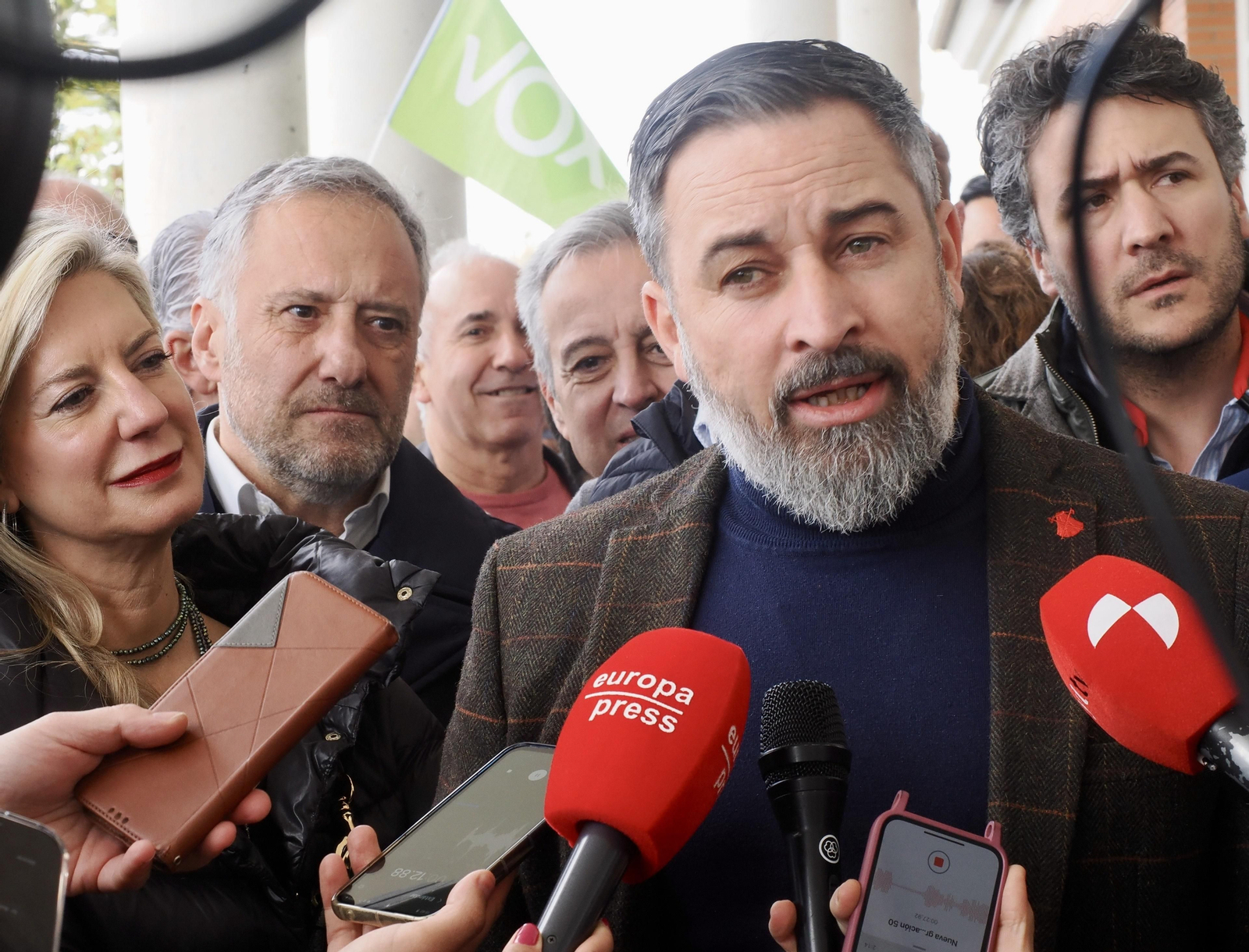 Archivo - El líder de VOX, Santiago Abascal, en declaraciones a periodistas