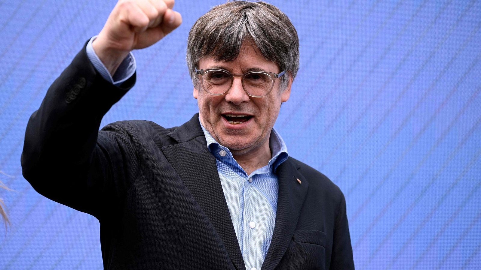 PUIGDEMONT PUÑO