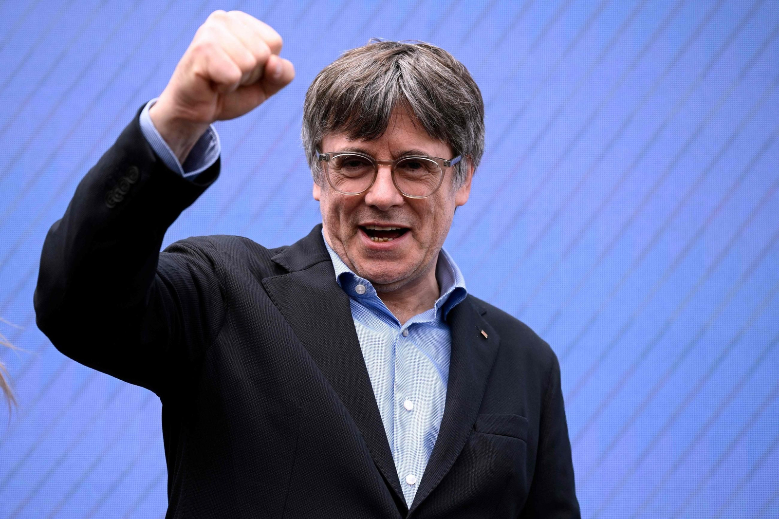 PUIGDEMONT PUÑO